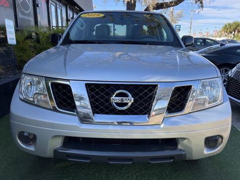 Used 2019 Nissan Frontier SV image 2