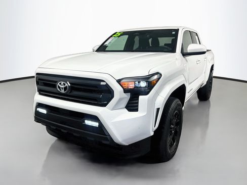 Used 2025 Toyota Tacoma SR5 AWD/4WD image 10