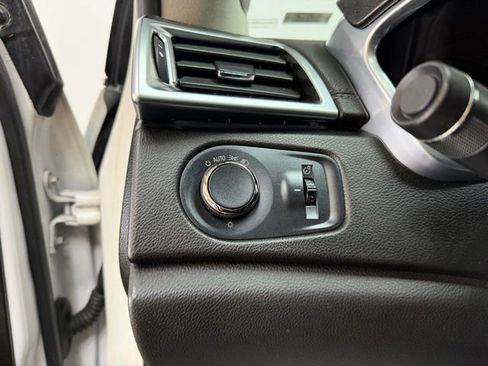 Used 2016 Cadillac SRX Luxury FWD image 18