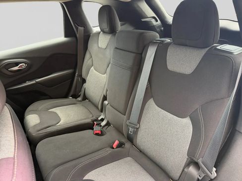 Used 2014 Jeep Cherokee Sport FWD image 13