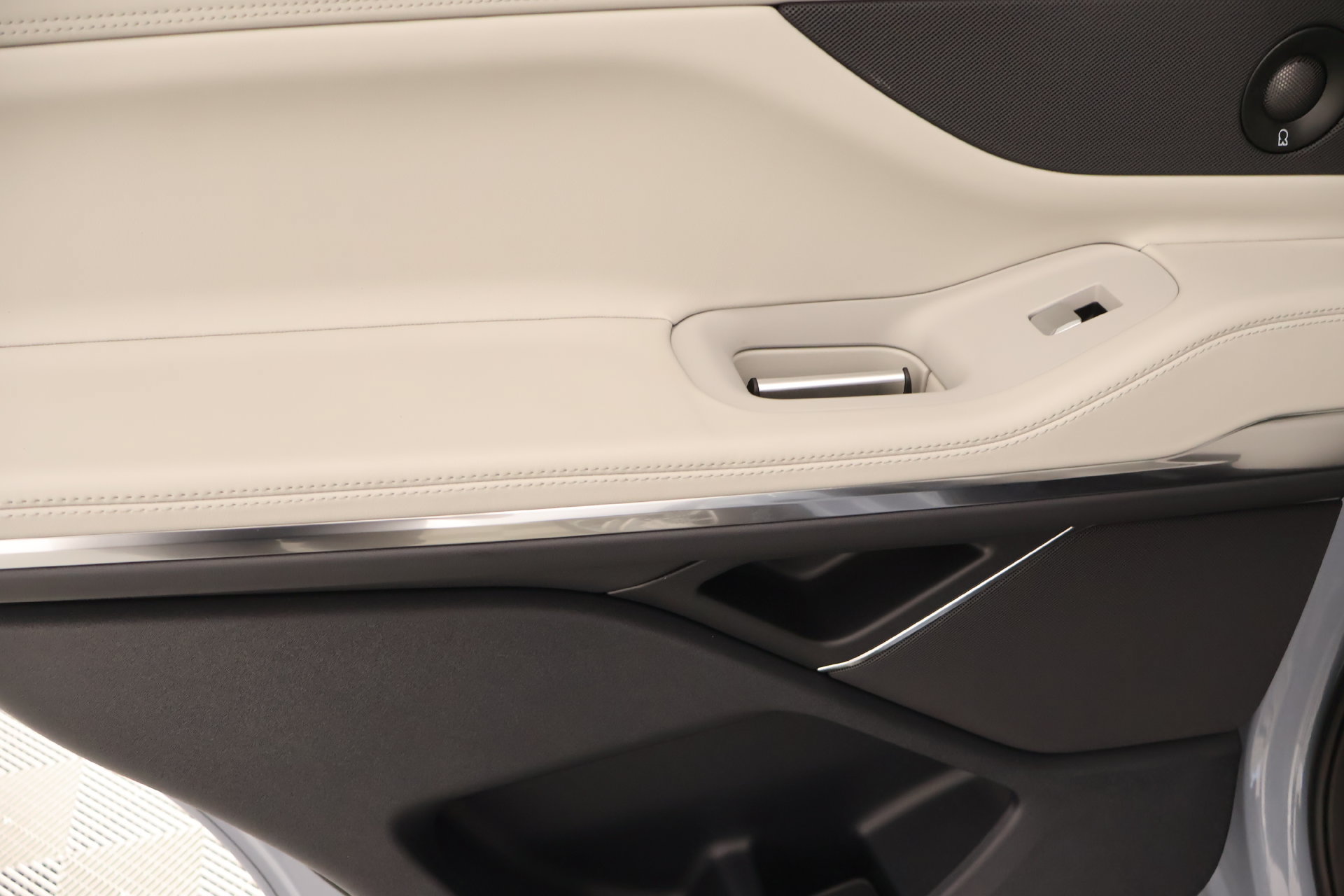 New 2026 Lincoln Navigator Premiere AWD/4WD image 17