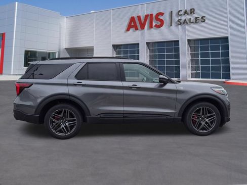 Used 2025 Ford Explorer ST-Line w/ ST-Line Street Pack AWD/4WD image 5