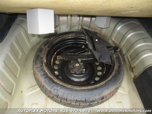 Used 2018 Nissan Versa SV image 11