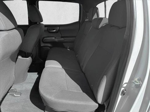 Used 2017 Toyota Tacoma TRD Sport w/ Premium & Technology Package AWD/4WD image 17