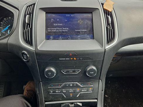 Used 2020 Ford Edge SE image 4