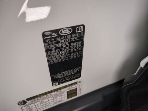 New 2026 Land Rover Defender 110 X-Dynamic SE image 31