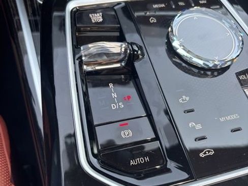 Used 2025 BMW 740i xDrive image 28