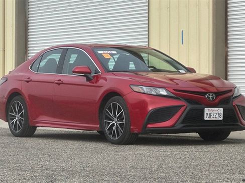 Used 2024 Toyota Camry SE image 8