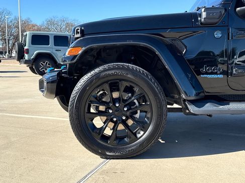 Used 2021 Jeep Wrangler Unlimited Sahara image 5