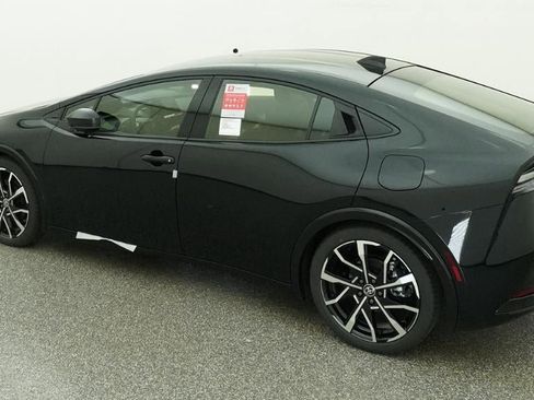 New 2026 Toyota Prius Plug-In Hybrid FWD image 4