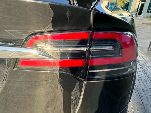 Used 2018 Tesla Model X 75D image 49