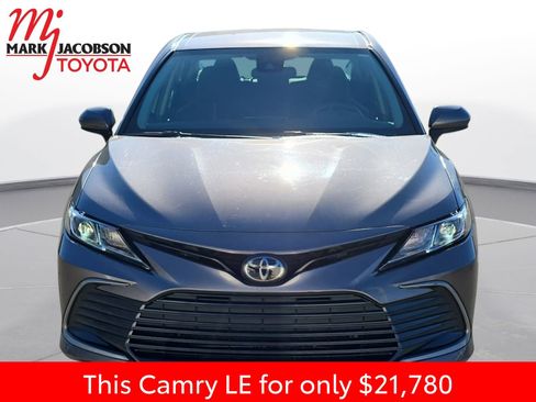 Used 2024 Toyota Camry LE image 3