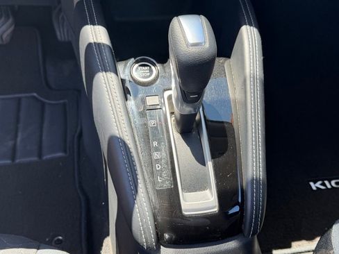 Used 2018 Nissan Kicks SV FWD image 23
