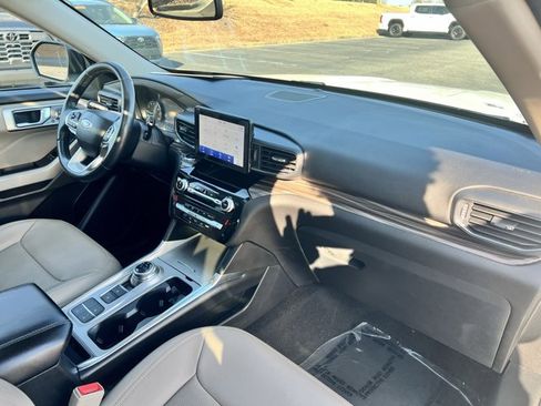 Used 2022 Ford Explorer Limited w/ Equipment Group 301A image 21