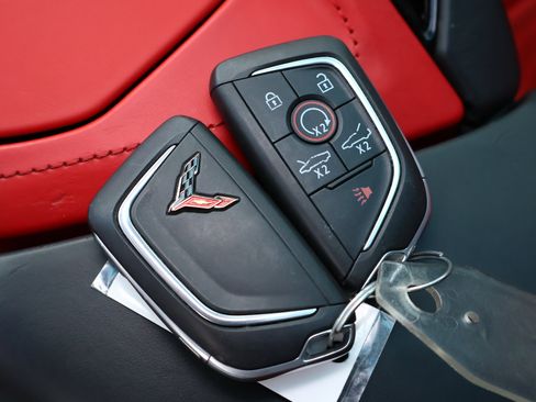 Used 2020 Chevrolet Corvette Stingray Premium Cpe w/ 3LT Preferred Equipment Group RWD image 33