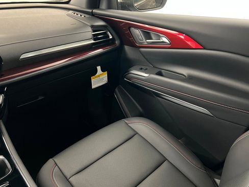 New 2026 Chevrolet Traverse Z71 w/ Enhanced Driving Package AWD/4WD image 11