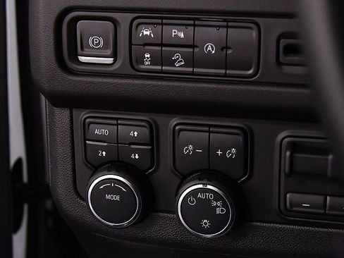 Used 2024 Chevrolet Suburban Z71 w/ Max Trailering Package image 25