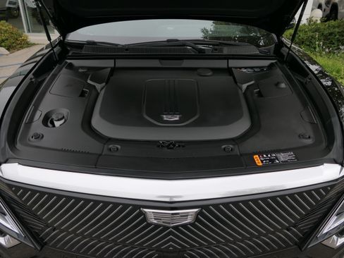 Certified 2024 Cadillac Lyriq Tech RWD image 32