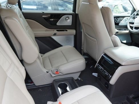 Used 2021 Lincoln Aviator Reserve w/ Equipment Group 201A RWD image 10