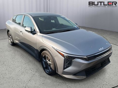 Used 2025 Kia K4 LXS image 2