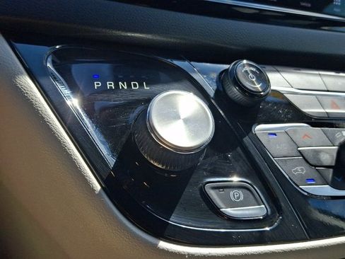 Used 2024 Chrysler Pacifica Touring-L FWD image 15