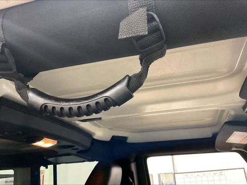 Used 2017 Jeep Wrangler Unlimited Sahara image 21