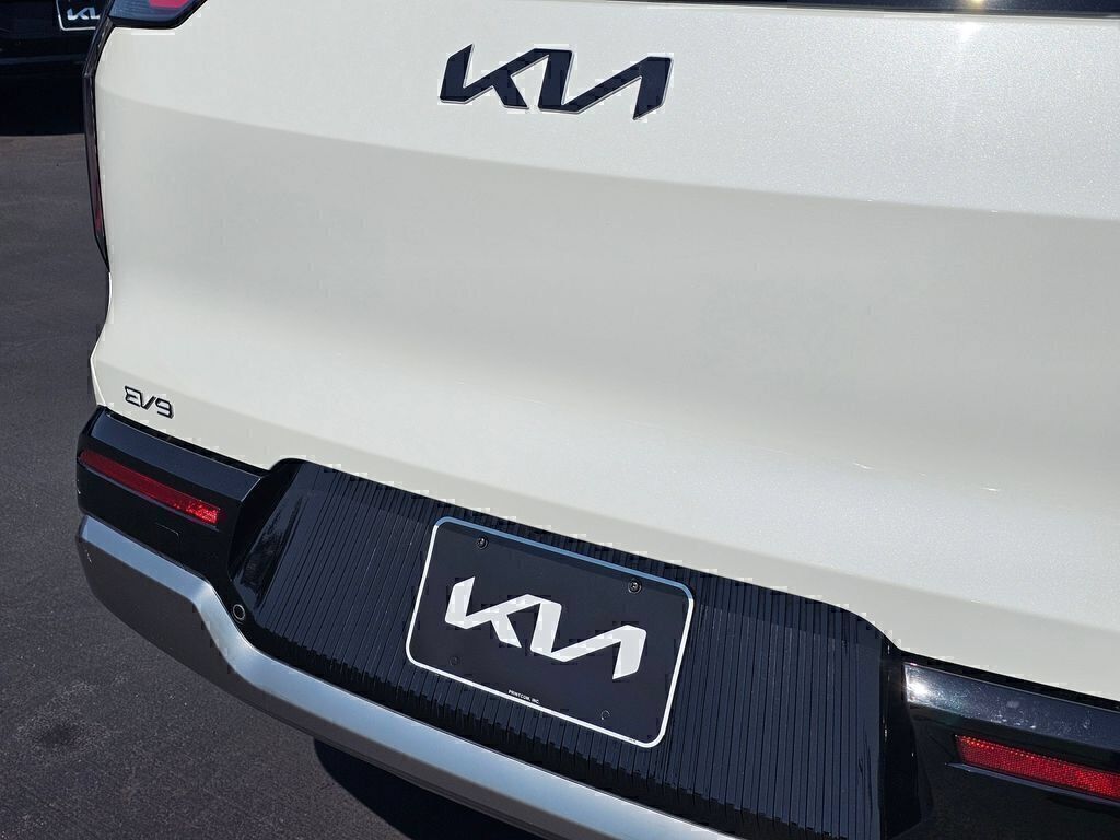 Used 2024 Kia EV9 Land AWD/4WD image 15