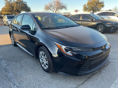 Used 2025 Toyota Corolla LE image 3