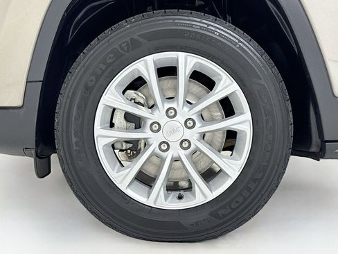 Used 2021 Jeep Cherokee Latitude image 23