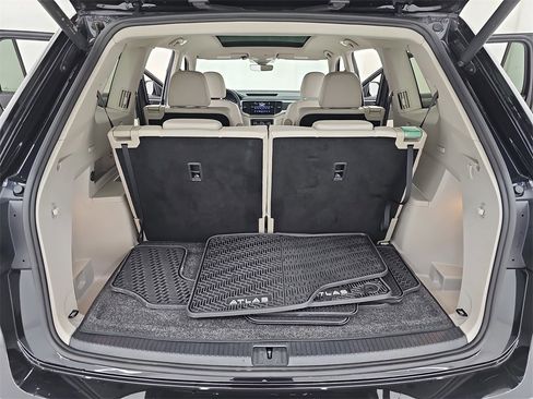 Used 2023 Volkswagen Atlas SEL R-Line image 18