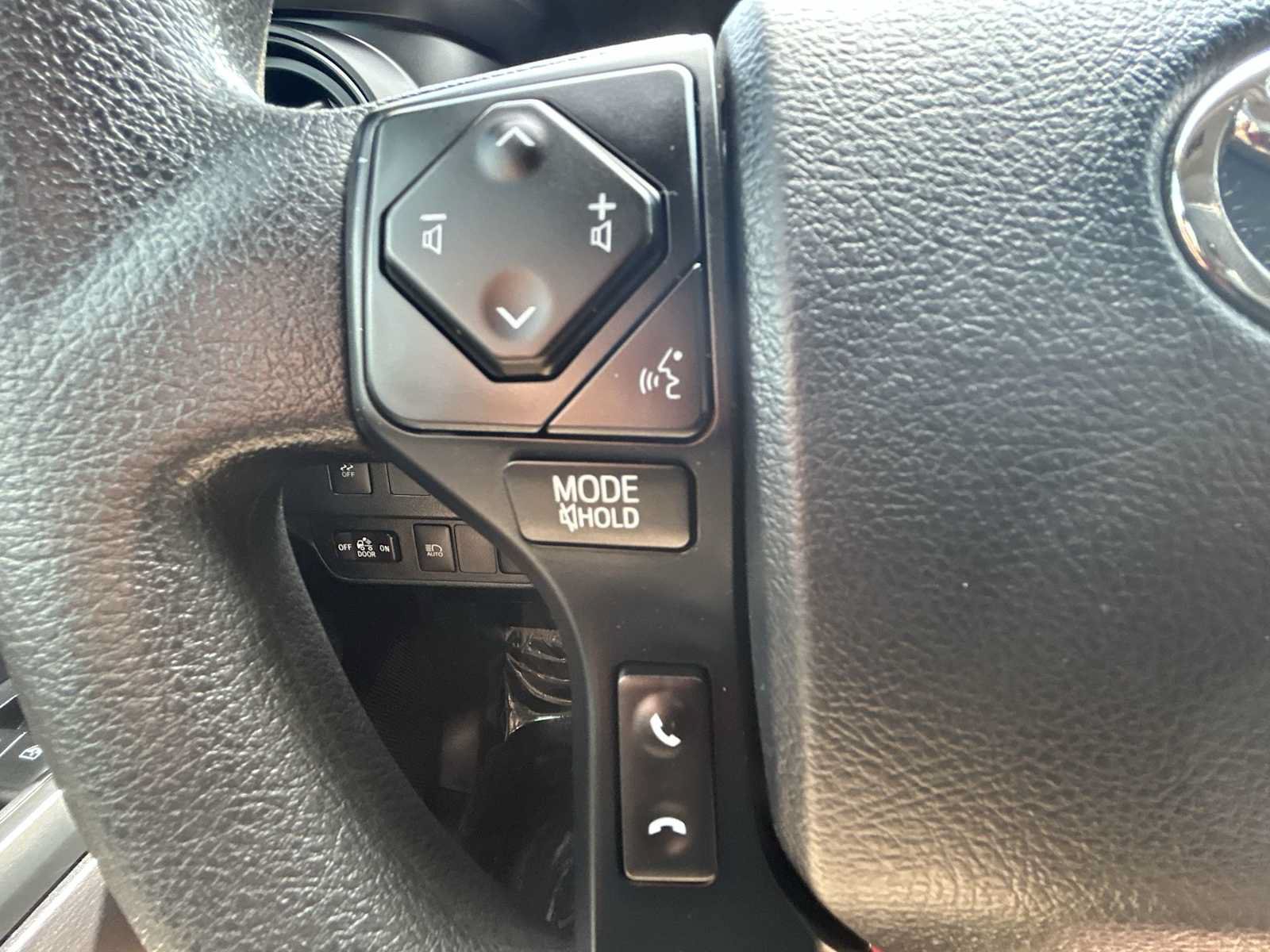 Used 2020 Toyota Tacoma SR w/ SR Convenience Package RWD image 15