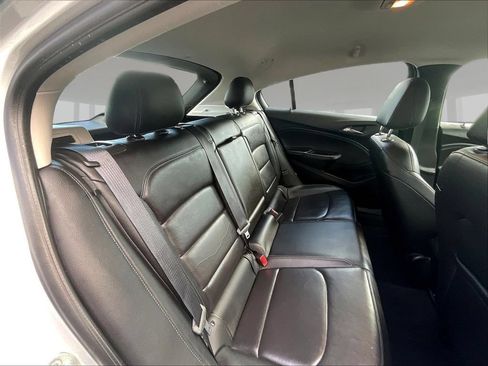 Used 2018 Chevrolet Cruze Premier FWD image 24