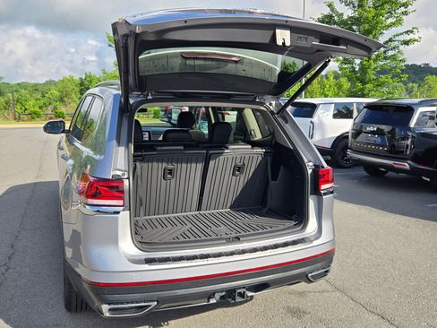 Used 2024 Volkswagen Atlas SE FWD image 17