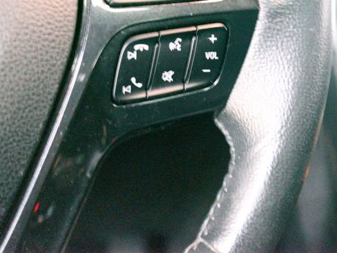 Used 2019 Ford Explorer XLT w/ Equipment Group 202A AWD/4WD image 17