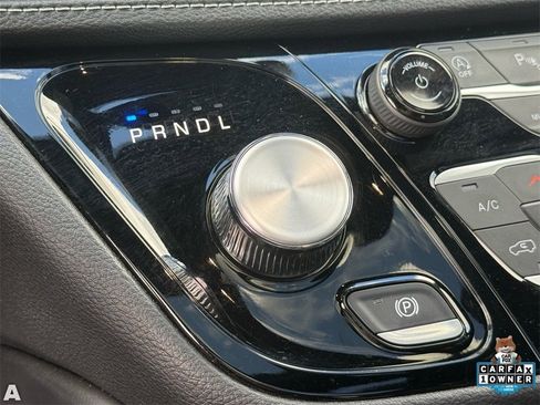 Certified 2025 Chrysler Pacifica Limited image 24