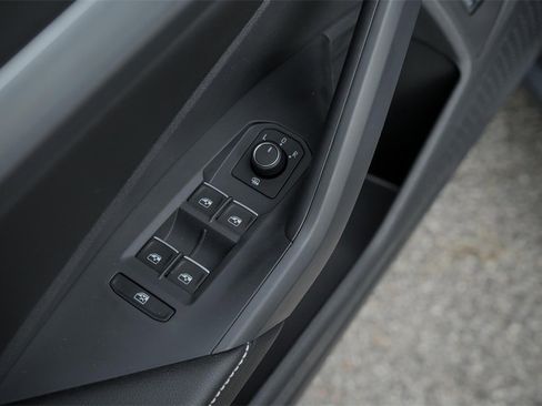 New 2026 Volkswagen Atlas SE image 38