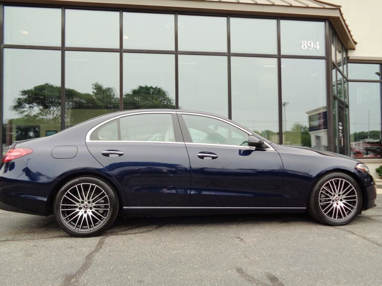 Used 2023 Mercedes-Benz C 300 4MATIC Sedan image 4