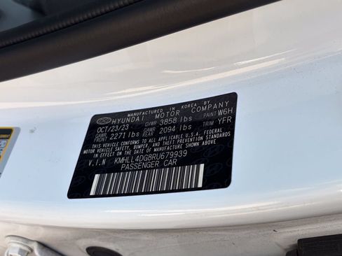 Certified 2024 Hyundai Elantra SE FWD image 13