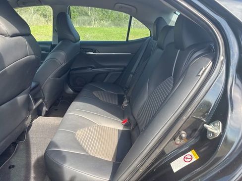 Used 2018 Toyota Camry SE image 12