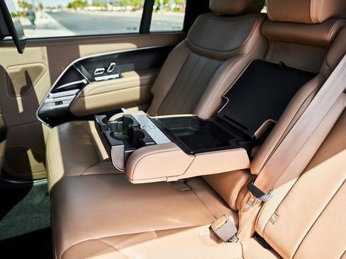 Used 2024 Land Rover Range Rover Long Wheelbase SE image 52