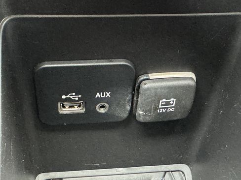 Used 2015 Chrysler 200 Limited image 19