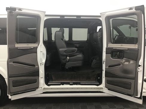 Used 2020 GMC Savana 2500 Extended w/ Enhanced Convenience Package image 43