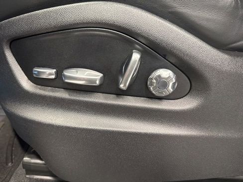 Used 2019 Porsche Cayenne S image 14