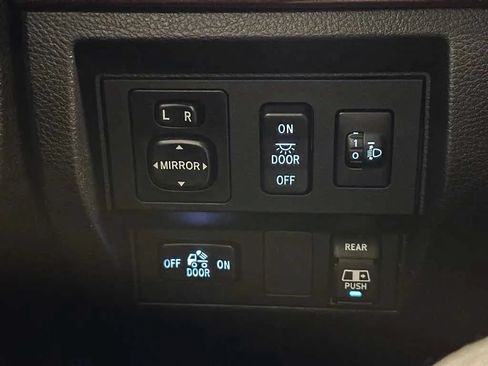 Used 2014 Toyota Tundra Limited w/ Limited Premium Package AWD/4WD image 30