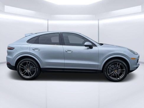 Certified 2021 Porsche Cayenne Coupe AWD/4WD image 2