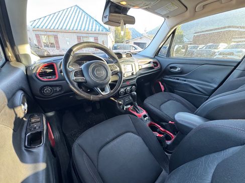 Used 2015 Jeep Renegade Trailhawk w/ Popular Equipment Group AWD/4WD image 17