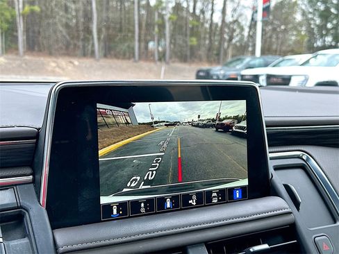 Used 2023 GMC Yukon XL SLT w/ SLT Premium Package image 23