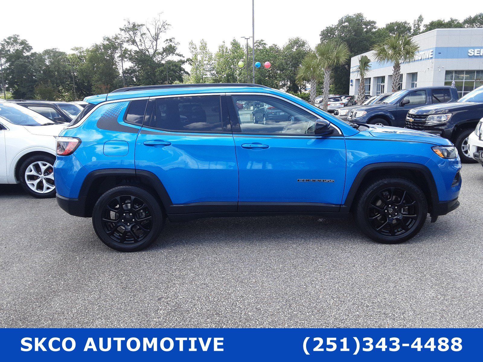 Used 2022 Jeep Compass Latitude w/ Mopar Graphics Package AWD/4WD image 6