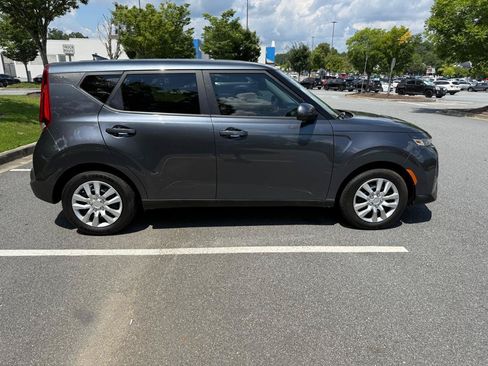 Used 2020 Kia Soul LX FWD image 4