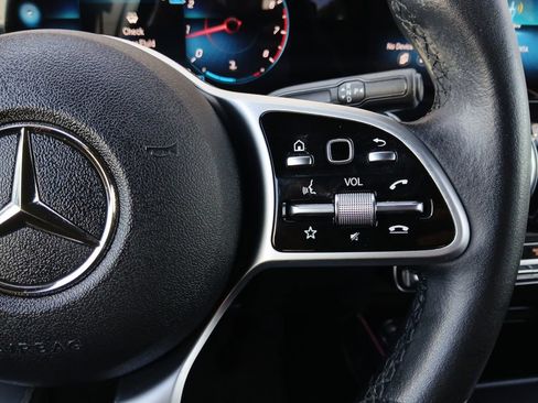 Used 2021 Mercedes-Benz GLB 250 image 25